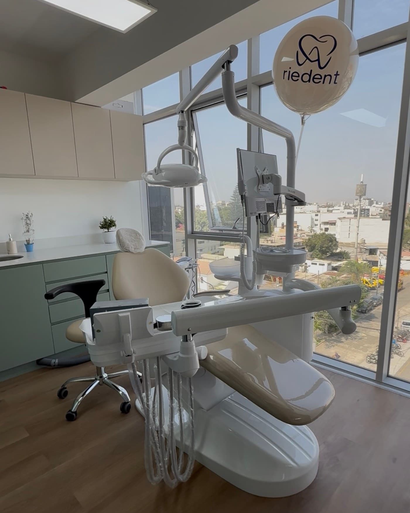 Consultorio con tecnología de precisión en Riedent